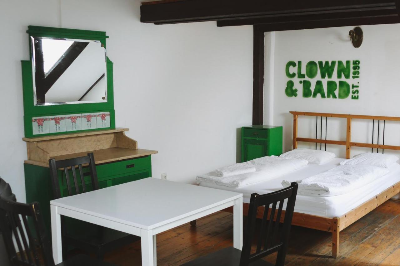 Clown And Bard Hostel ปราก ภายนอก รูปภาพ